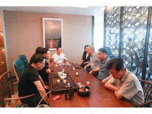 強(qiáng)強(qiáng)聯(lián)合！河南礦山黨委書記崔培軍與玉昆鋼鐵等進(jìn)行洽談